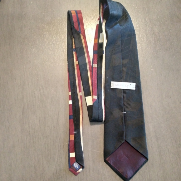 Halston vintage silk black & red necktie - Picture 3 of 5